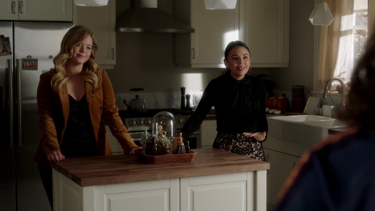 weblittleliars's tweet image. mona e alison contando sobre a época de -A e eles querendo pesquisar o passado delas no google, saudades pll the perfectionists.