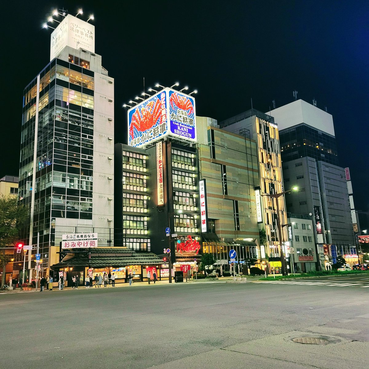 moon22night's tweet photo. バニツーリズム🚩
LIVE後、軽く打ち上げしたのちは
Ryoさんの叔母さまのお店 #JoyD さんへ✨
余韻と共にカンパイですー🍻
ショーTime🎤
シンガーさんの歌唱を間近で聴けるこのLIVE感がカッコイイったら❣️
みゆきさん素敵だったー✨
そしてRyoさんに似てらっしゃったー😆
お世話になりました🙏✨ https://t.co/LbTM5P7YmA