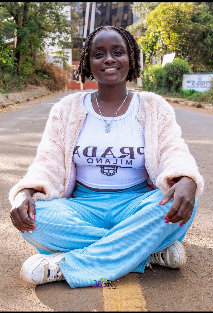 valkaritu's tweet image. Decided to flaunt my Melanin and locks❤️