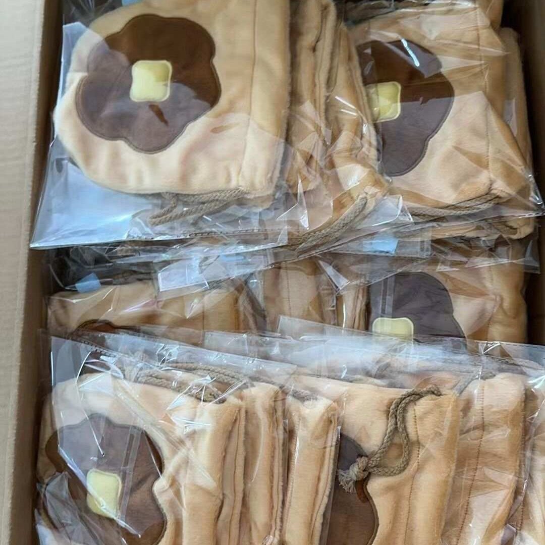 codefillsook's tweet photo. 제품 통관 대기중입니다 🚚
곧 전체 발송 예정이에요

송장 등록은 오늘 되었으며 다음주 월요일에 택배 및 준등기 수거 됩니다 😊🩷 https://t.co/TyIBvEb1w0