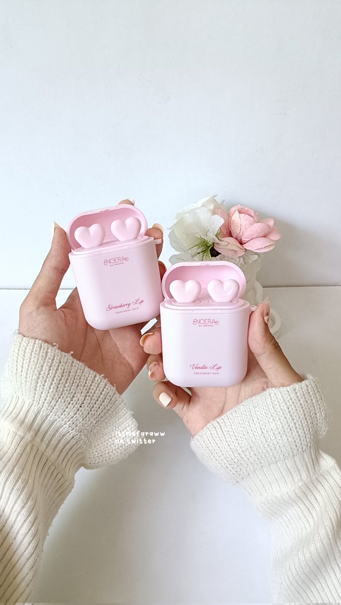 AIRPODS❌
LIP TREATMENT DUO✅

ini kalo ditaro sebelahan sama airpods bisa salah ambil sih saking MIRIPNYA😜 lip balm-lip scrub di dalam packaging yang sama dan gemes banget!🩷