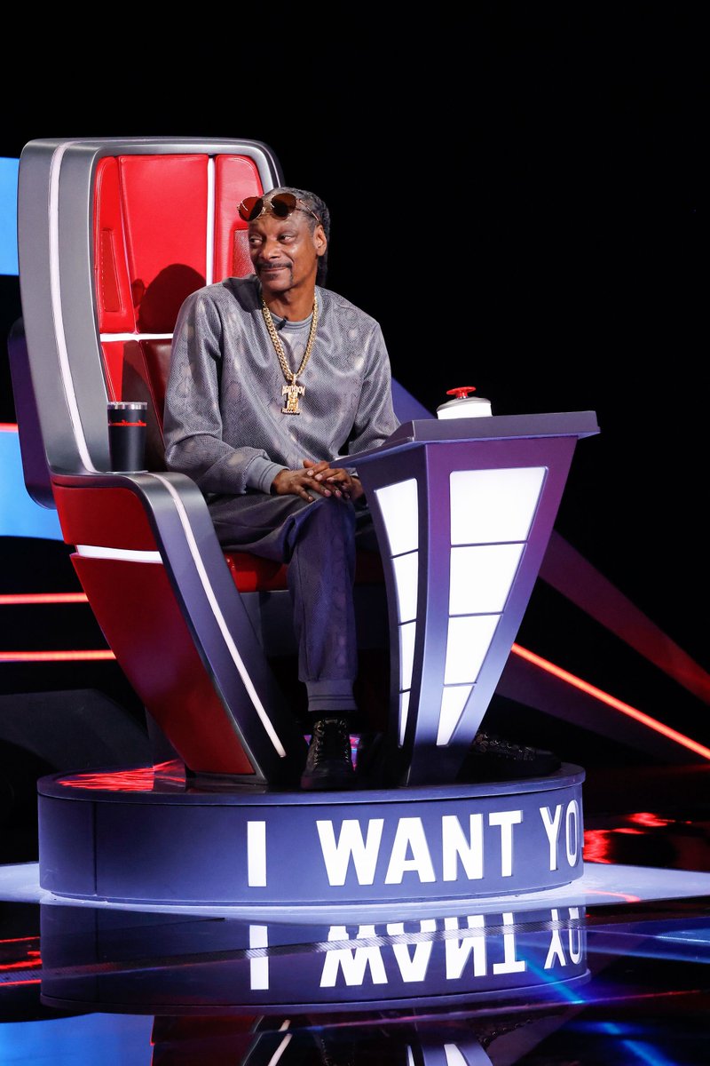 SnoopDogg's tweet photo. U watchin?? 👀 😁🎤👊🏿💯 @NBCTheVoice tonite!! https://t.co/DcuIsbXl4D