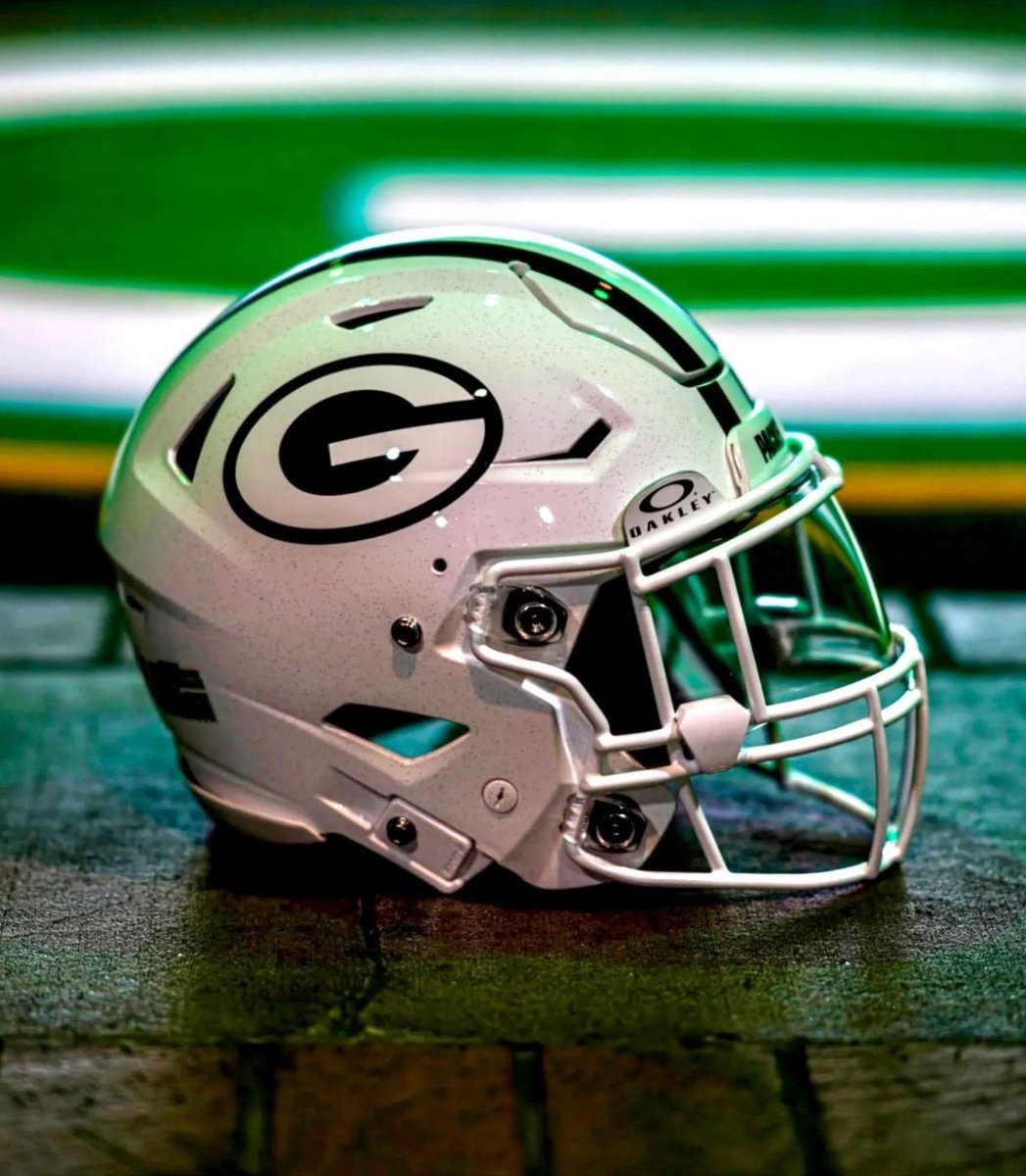 triplecurls85's tweet photo. Packers busting out the all white lids this week 😎🙂‍↔️ https://t.co/pGRcTmI0xM