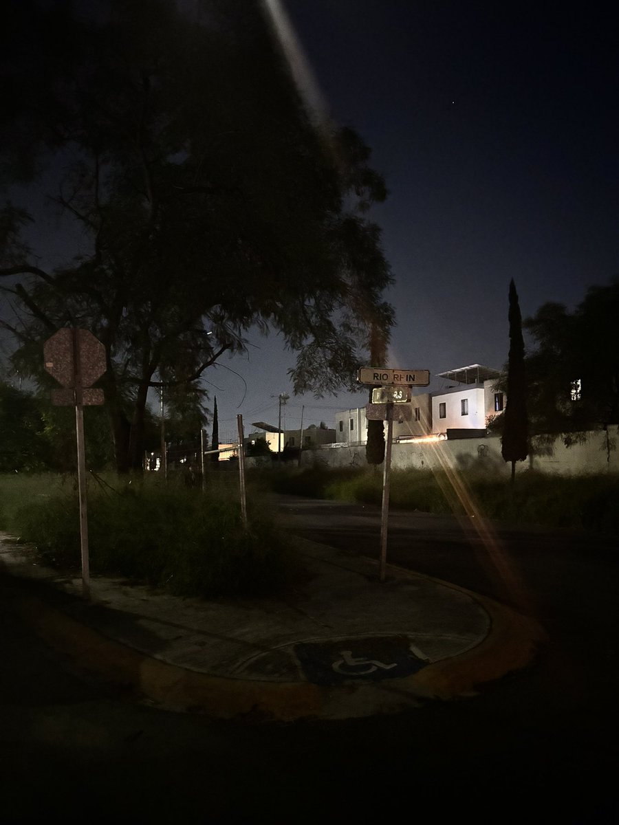 karen_af_'s tweet photo. @municipiodegpe  Hace más de un mes empezaron los reportes de las condiciones de los parques de Dos Ríos sector 14 y aún sigue exacamente igual o peor 
Sin luz en parques y con la hierba súper crecida https://t.co/NZIIaZnzRP