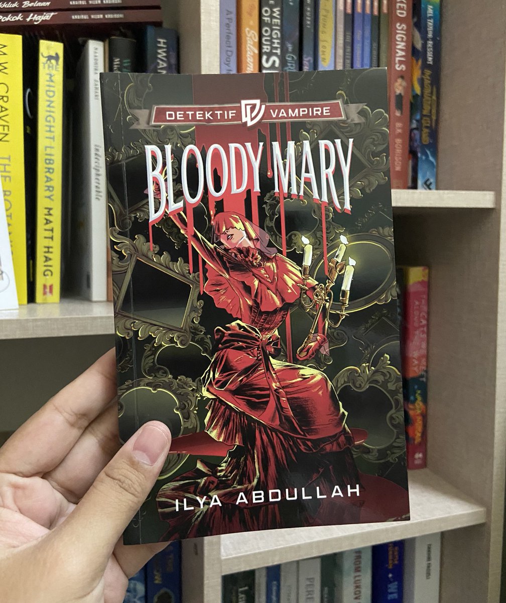 PenerbitX's tweet photo. Buku yang menguji kesabaran.

Sudahlah kesabaran Min senipis kulit bawang, penulis pula berdolak-dalik tentang hantu cermin ni. Terkubur niat dah habiskan bacaan semalam. Jadi Min sambung pagi ini untuk tahu kesudahan cerita. 

Ada yang dah baca Bloody Mary? https://t.co/MklEMGeFzR