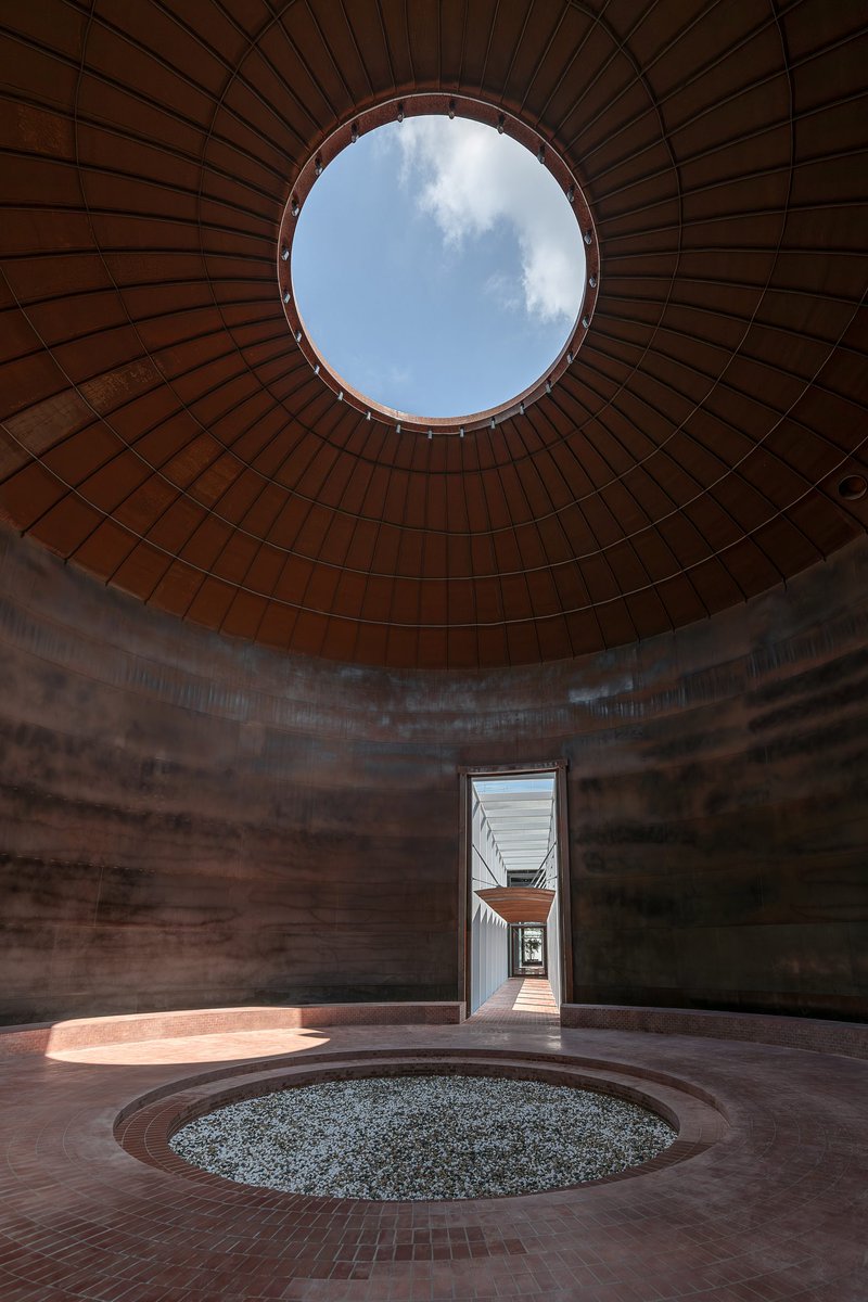 dezeen's tweet photo. AIM Architecture transforms oil silos in China into community park:
https://t.co/bNejDyOiAs https://t.co/wMRsnqDybt