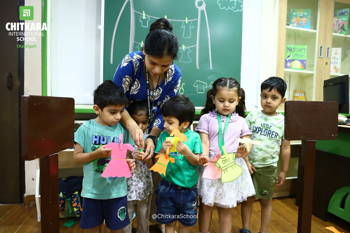 chitkara_school's tweet photo. Winsome Chitkarians of Chitkara International Schoolโs Chicklets Unleash Creativity and Coordination Through the Engaging โPeg Taggingโ Activity
#CIS #chicklets #kids #kindergarten #activity #ChitkaraInternationalSchool #pegtagging #labellingclothes https://t.co/gt5lRfzCXZ