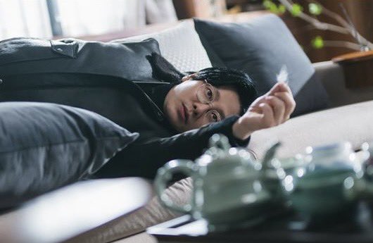 동방유빈, 일어나세요. 누우면 반칙이에요.⛔️