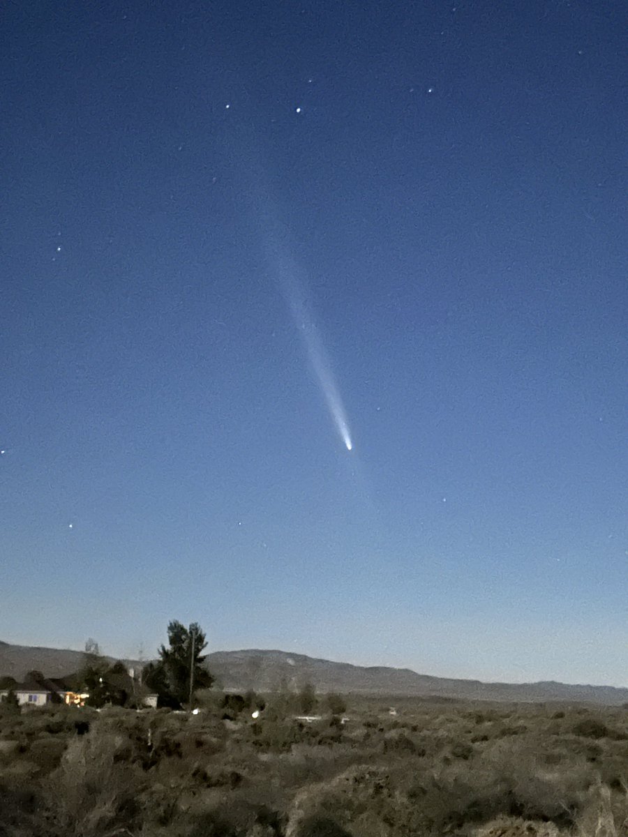 TheBillPost's tweet photo. Comet just west of our house in #FallonNV https://t.co/oEXCdr8loj
