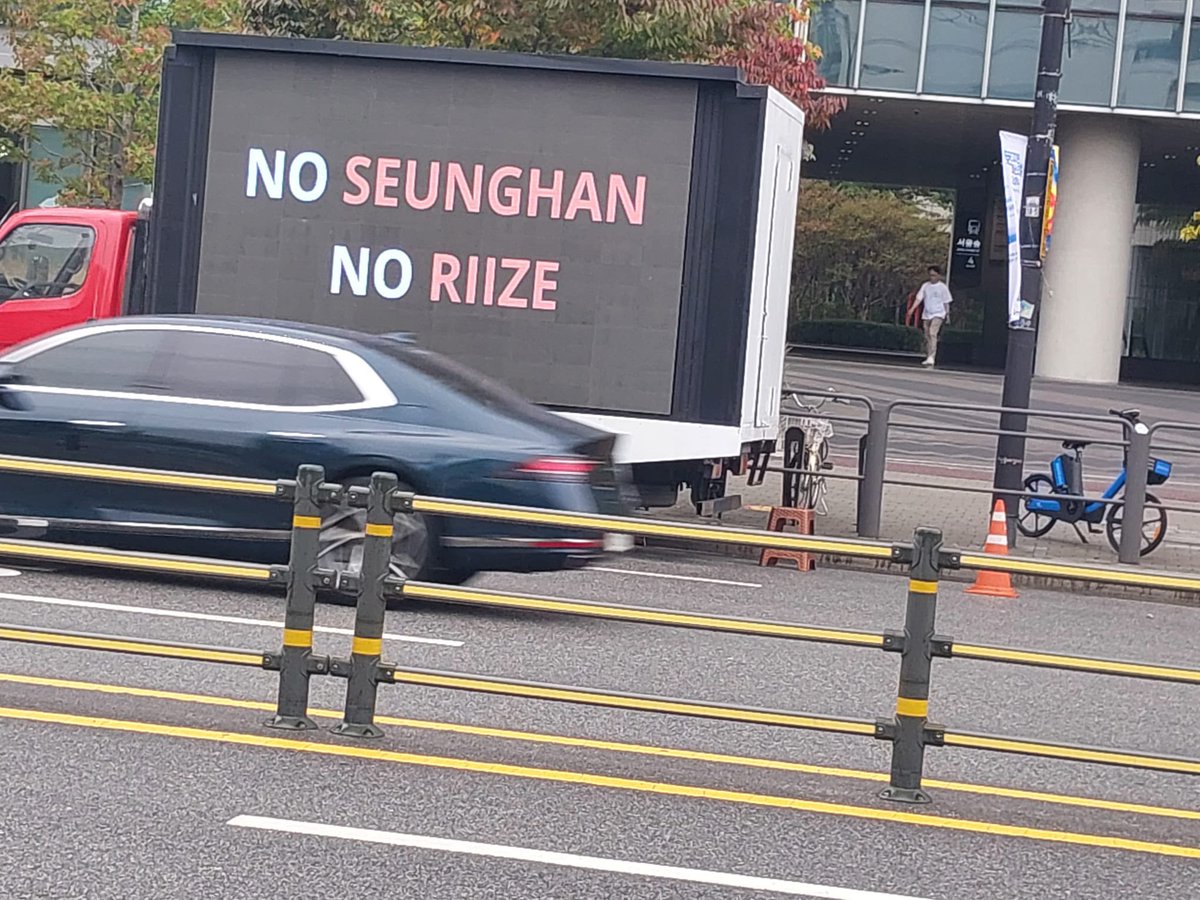 JUSTICE FOR SEUNGHAN 

#SMSupportsBullying
#AlwaysWithSeunghan
#FVCKYOUSM
#BringbackRII7E
#RII7E_or_NONE
#SM_쓰레기