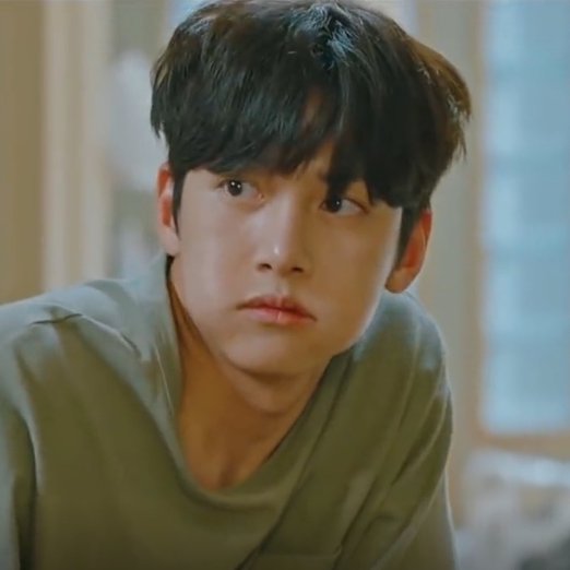 Catzu96's tweet photo. #jichangwook the cutie🤗😌🙂

What my                      What my
Eyes see👇                  mind do👇 https://t.co/kCG8NhlMxX
