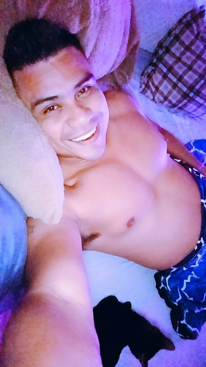 CesarAugustoRo's tweet photo. Lunes De Solo Disfrutar Estar En Cama ... Solo Me Falta Estar Cogido y TODO Sería MEJOR
#GAY #Cancun #cancungay #gymlife https://t.co/NyWEEUdxi5