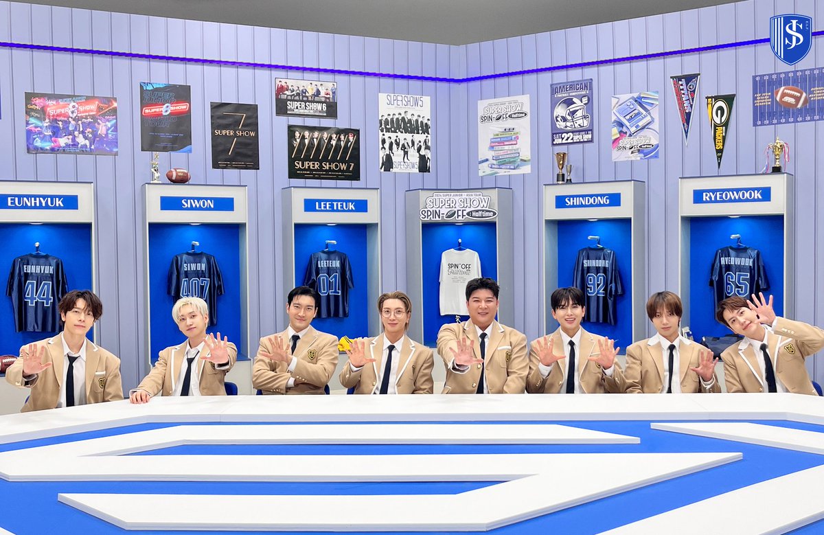 SuperJuniorES's tweet photo. 💙💙 BUEEEENAAAS NOCHEEES hermoso pueblo azul 😎😎✨️✨️💙💙

Para movernos un rato y de paso agilizamos los hashtags! Vamos a comentar los outfits más icónicos de SuJu a lo largo de su carrera, recuerden usar los hashtags 😍✨️✨️

MY #2024MAMAVOTE IS FOR #SUPERJUNIOR https://t.co/TmaMrloNty