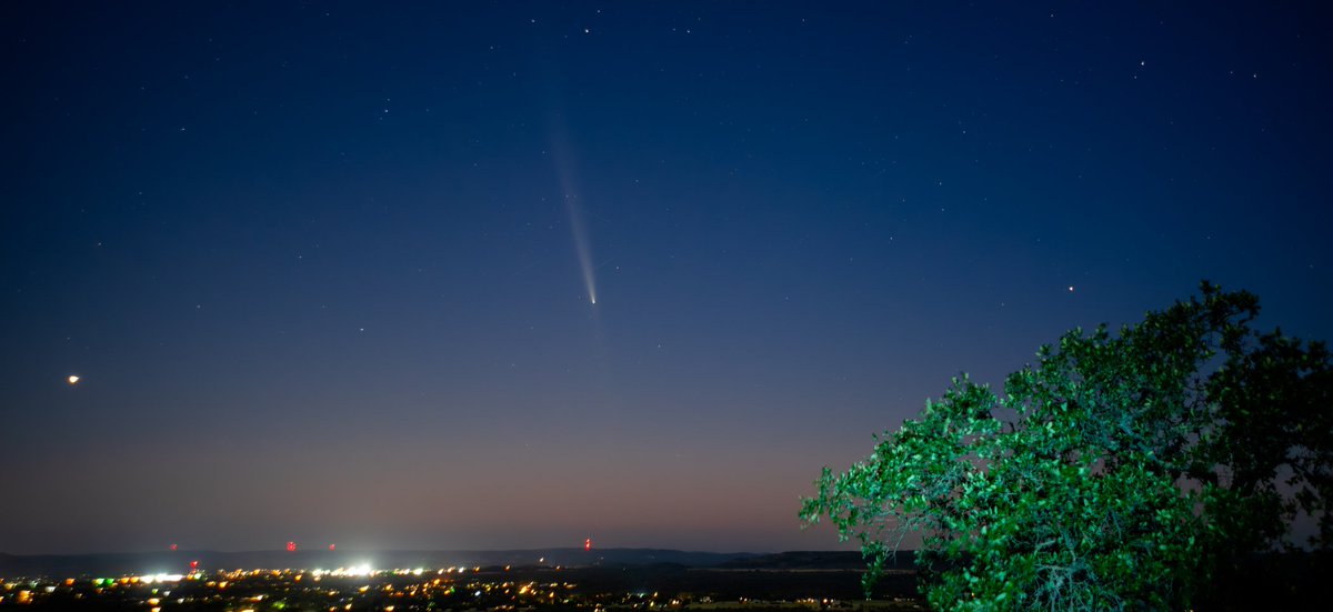 philostrophy's tweet photo. Comet C/2023 A3 (Tsuchinshan-ATLAS) over Kinglsand, Texas tonight.

#comet #CometC2023A3 #CometA3 #astronomy #astrophotography #photography #Texas https://t.co/vxqka9ZDMV