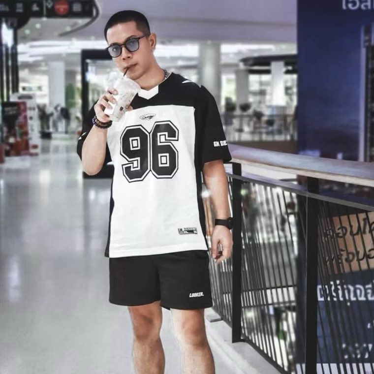 PreLixian's tweet photo. @TarotYouuuu เสื้อโปโลแขนยาว ทรงover size ผ้าดีใส่สบาย แนว โอลสตรีท 

📌 https://t.co/rHTO5Wpd8d https://t.co/SZH3OtzRA7