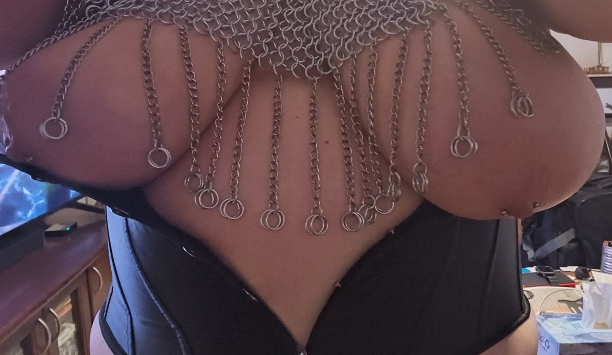 BSweets66's tweet photo. New chainmail! https://t.co/5JeXTl9RcD