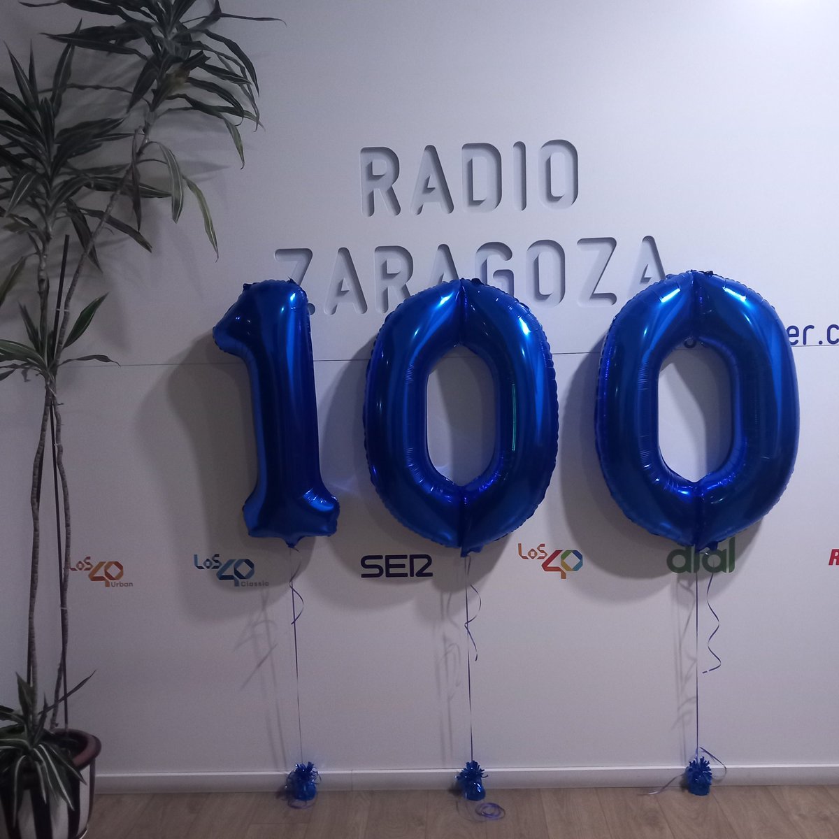 En la <a href="/La_SER/">Cadena SER</a>  partir de las 8, y en <a href="/RadioZaragoza/">Radio Zaragoza</a> desde las 12, va a ser un día especial, con muchas sorpresas en antena. Ahí lo dejo