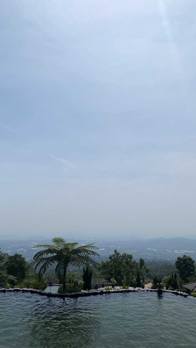 mr_arrayan's tweet image. adem banget coy, kirain semarang panas semua