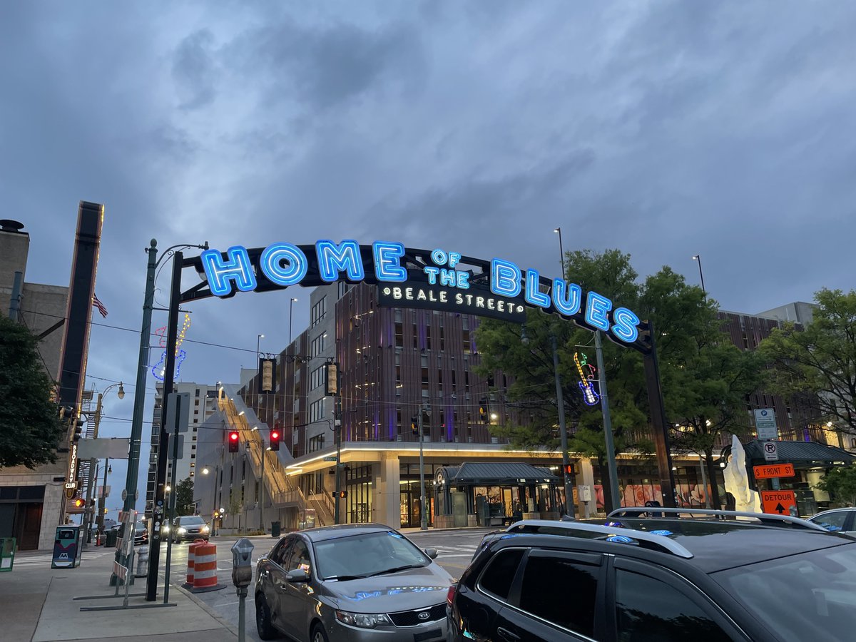 Fl8kes's tweet photo. Last Spring, I had the opportunity to participate in the Severe Weather Field Experience with @UNCAweather!

Here, I showcase snapshots throughout our journey.

Day 1 (05/13/24): We traveled from UNC Asheville to Conway, AR, with the most memorable pitstop in Memphis, Tennessee. https://t.co/dz37ppF1CY