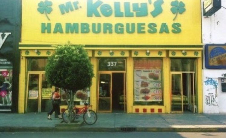 OscarBlancoCdmx's tweet photo. #EraOtroMexico Una tragedia griega, cerrará sus puertas próximamente las tradicionales Hamburguesas Mr. Kelly’s, en funciones desde 1972, con el tradicional sabor de antaño, ubicadas en Insurgentes 337 #CDMX 🇲🇽🕷 https://t.co/57aF2Cw5OC