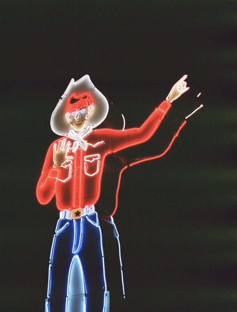 martnezchristo's tweet image. Camera needs to get serviced 😔 #canonae1 #portra800 #lightleaks