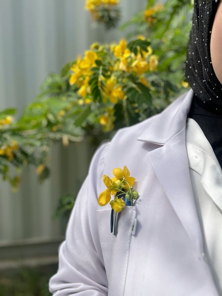 - رُغم أنّه يحدُث كُلّ يوم
ما زال الصّباح مُشرقًا 🎶

#صباح_الخير