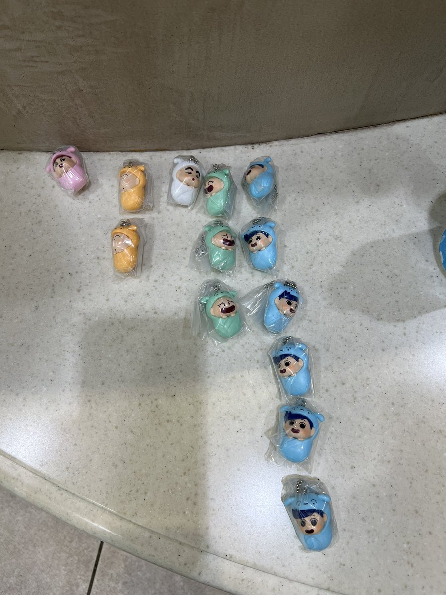 YAsimrAY's tweet photo. クレヨンシンチャンガチャの闇 https://t.co/5uZDxycVRg