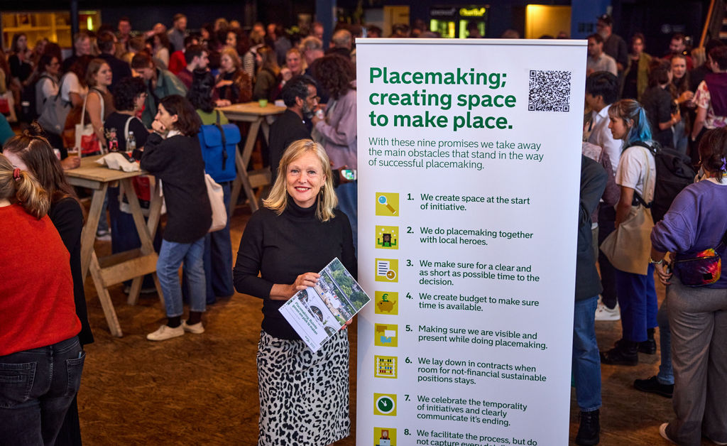 🏙️🌱 Wethouder <a href="/ChantalZeegers/">Chantal Zeegers ( harsh_arora )</a> presenteerde #PlacemakingManifest tijdens #PlacemakingWeekEurope! Meer ruimte in tijd, geld en processen om Rotterdam groener &amp; beter te maken. Nieuwsgierig? 👉 rotterdamsweerwoord.nl/placemaking-ma…

<a href="/rotterdam/">Gemeente Rotterdam</a> #Placemaking #Rotterdam  #RotterdamsWeerWoord