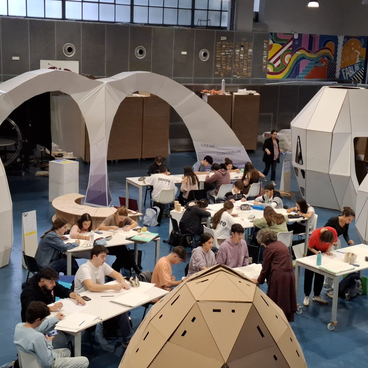 Hoy nos toca, aparte del trabajo diario del taller, clase de dibujo con los estudiantes de primero de la <a href="/ETSASevilla/">Escuela de Arquitectura de Sevilla</a> <a href="/unisevilla/">Universidad de Sevilla</a>.