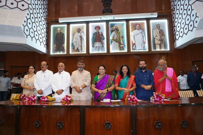 राज्यपालनियुक्त 7 आमदारांनी घेतली शपथ