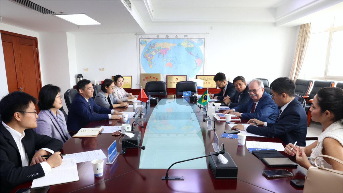 Guangming_Daily's tweet photo. On the morning of 12 October 2024, Mr. Liu Junwen, Director General and Ms. Li Xin, Deputy Director General of the International Poverty Reduction Center in China (#IPRCC), met with the delegation of the Ministry of Social Development and Assistance, Family and Fight against Hunger of Brazil, led by its Executive Secretary Mr. Osmar Ribeiro de Almeida Júnior.
Mr. Liu Junwen reviewed the poverty reduction cooperation between #China and #Brazil and introduced China's fight against extreme poverty and strategies for advancing rural revitalization across the board. Ms. Li Xin briefed on the work of the Chinese government in supporting the establishment of the Global Alliance Against Hunger and Poverty initiated by Brazil. Mr. Osmar Ribeiro de Almeida Júnior expressed hope that the two sides could further strengthen exchanges and cooperation in poverty reduction and development. #povertyreduction