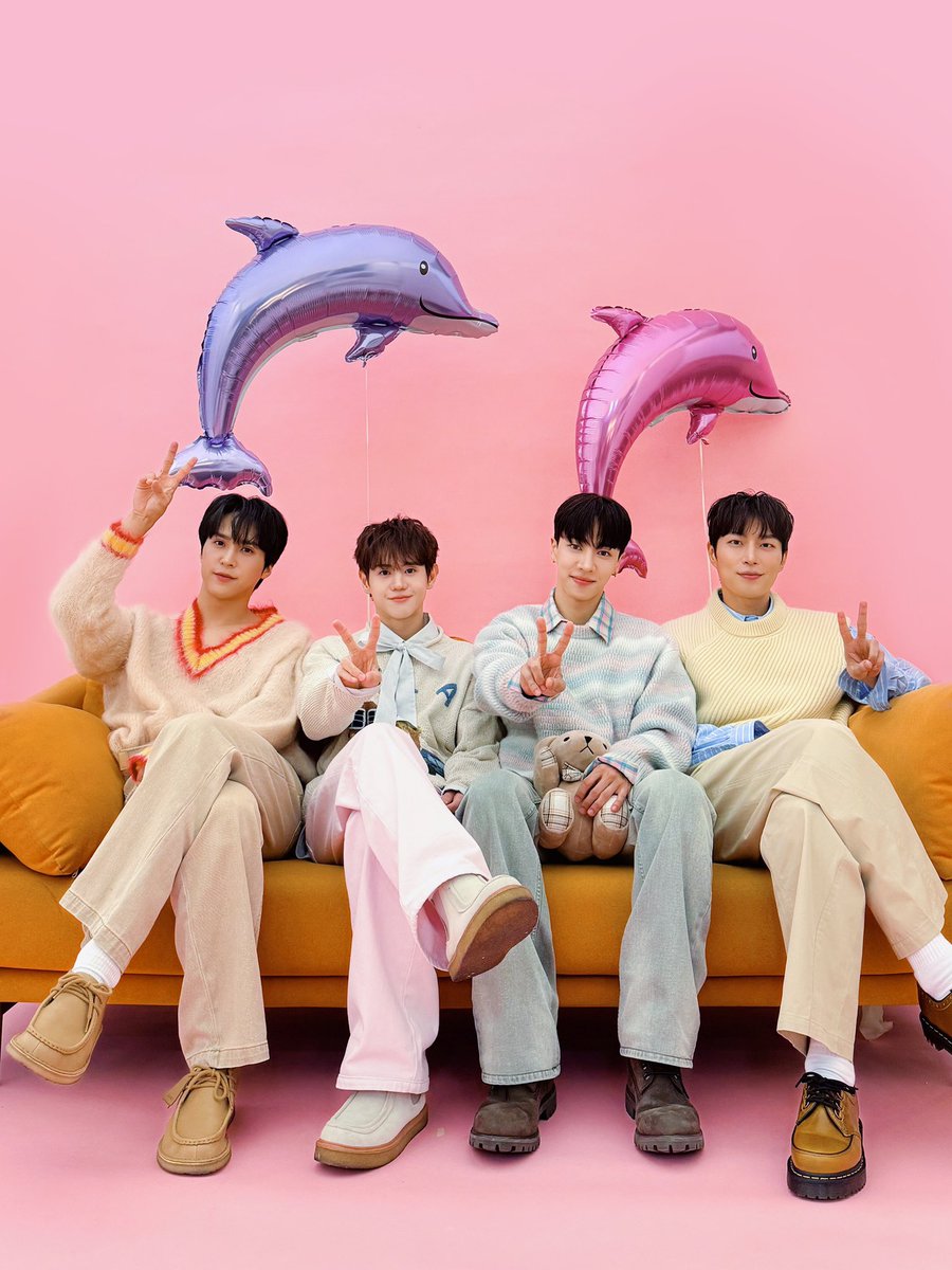 Highlight_AUent's tweet photo. 🗓 놓칠 수 없는 오늘의 하이라이트(Highlight)

✅ 18:00 [하이라이트][Youtube LIVE] 하이라이트(HIGHLIGHT) 15주년 기념 라이브 방송

이르게 맞이하는 하이라이트의 15주년 축하 자리🌹💡
따뜻한 저녁 식사 함께 해요💙💛💚💜

#HIGHLIGHT_15TH_ANNIVERSARY
#하이라이트 #HIGHLIGHT
#비스트 #BEAST
#윤두준 #YOONDUJUN
#양요섭 #YANGYOSEOP
#이기광 #LEEGIKWANG
#���동운 #SONDONGWOON