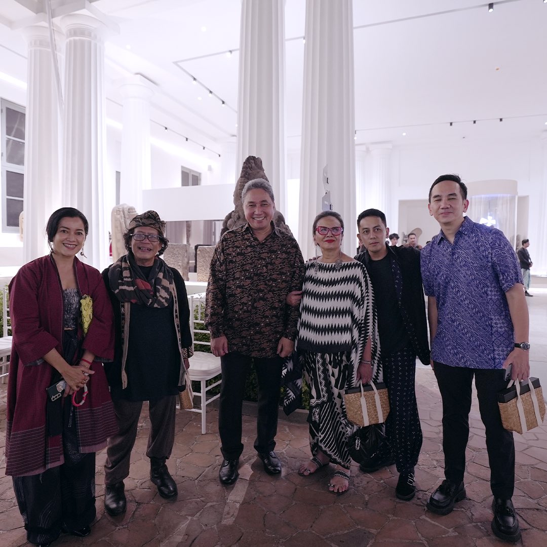 Setelah setahun penuh ditutup menyusul insiden kebakaran, Museum Nasional dibuka kembali. Kini dengan tampilan baru, Museum Nasional tidak hanya memamerkan artefak dari masa lalu, tapi juga menjadi ruang publik untuk berdiskusi, menimba inspirasi dari masa lalu untuk meniti masa