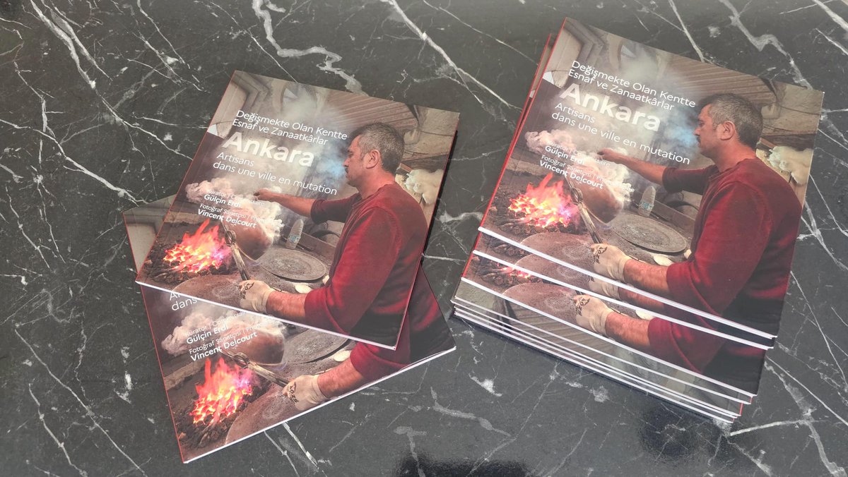 SpacePolProject's tweet image. The Catalogue of the #SpacePol Photographic Exhibition “#Ankara: Artisans in the Changing City” Now Available! You can get hold of a copy of this beautiful book of images and texts by @AnkyraWitch and 📷@vdelcourtphoto here➡️spacepol.hypotheses.org/2764