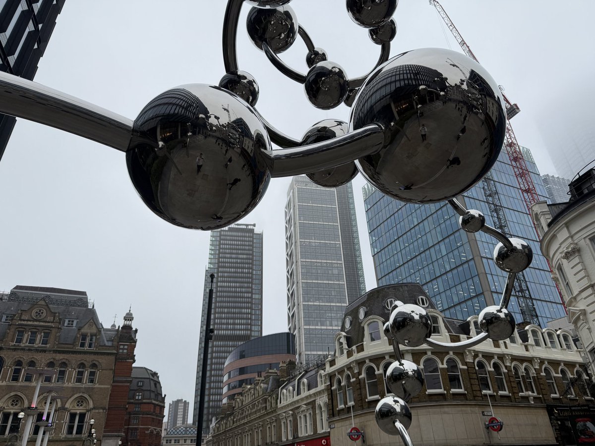 tblacker7's tweet image. Down in that there London for work, so took a different type of selfie 🤨

Some interesting approaches to brightening the public domain spaces…