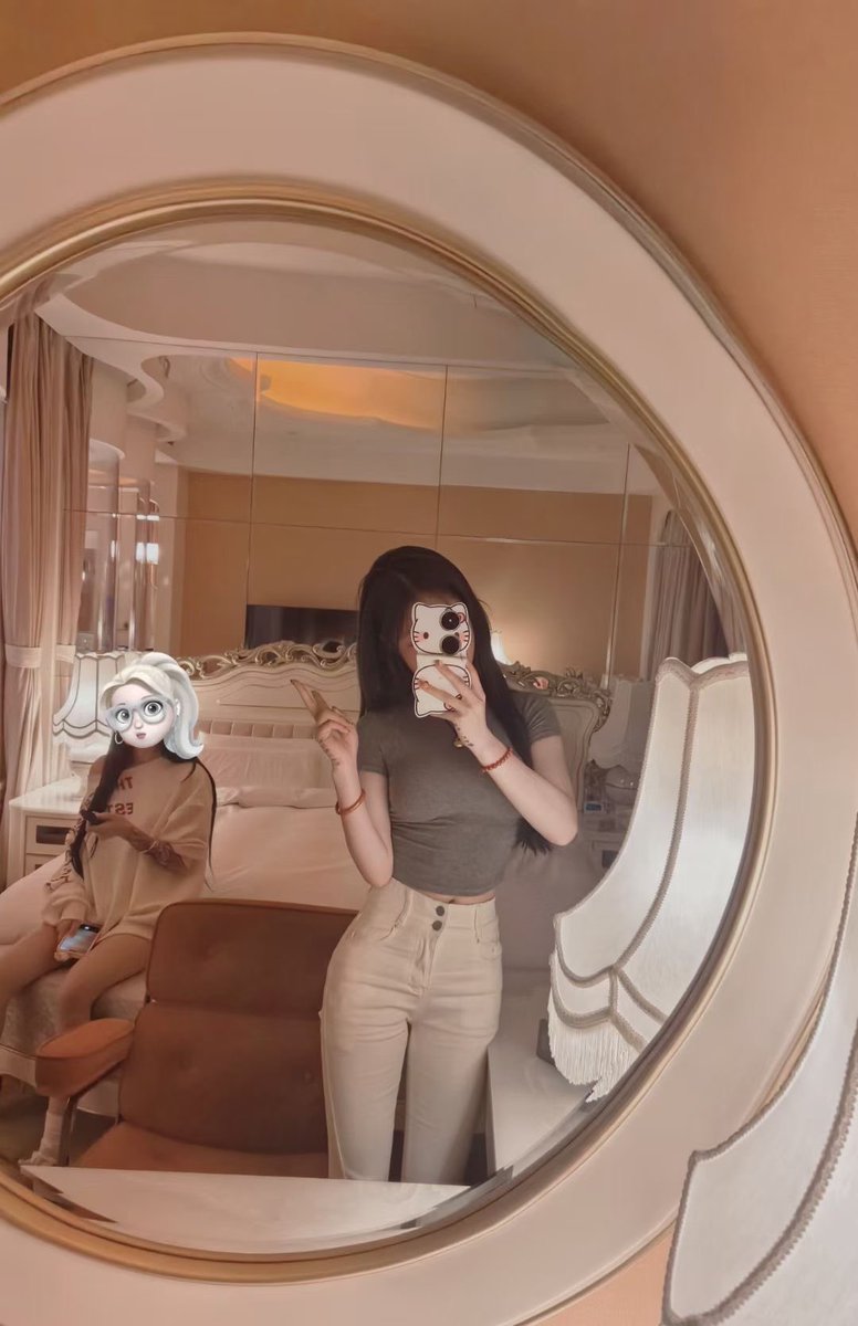 izzibag's tweet image. 没人牵手手  那咱揣兜兜