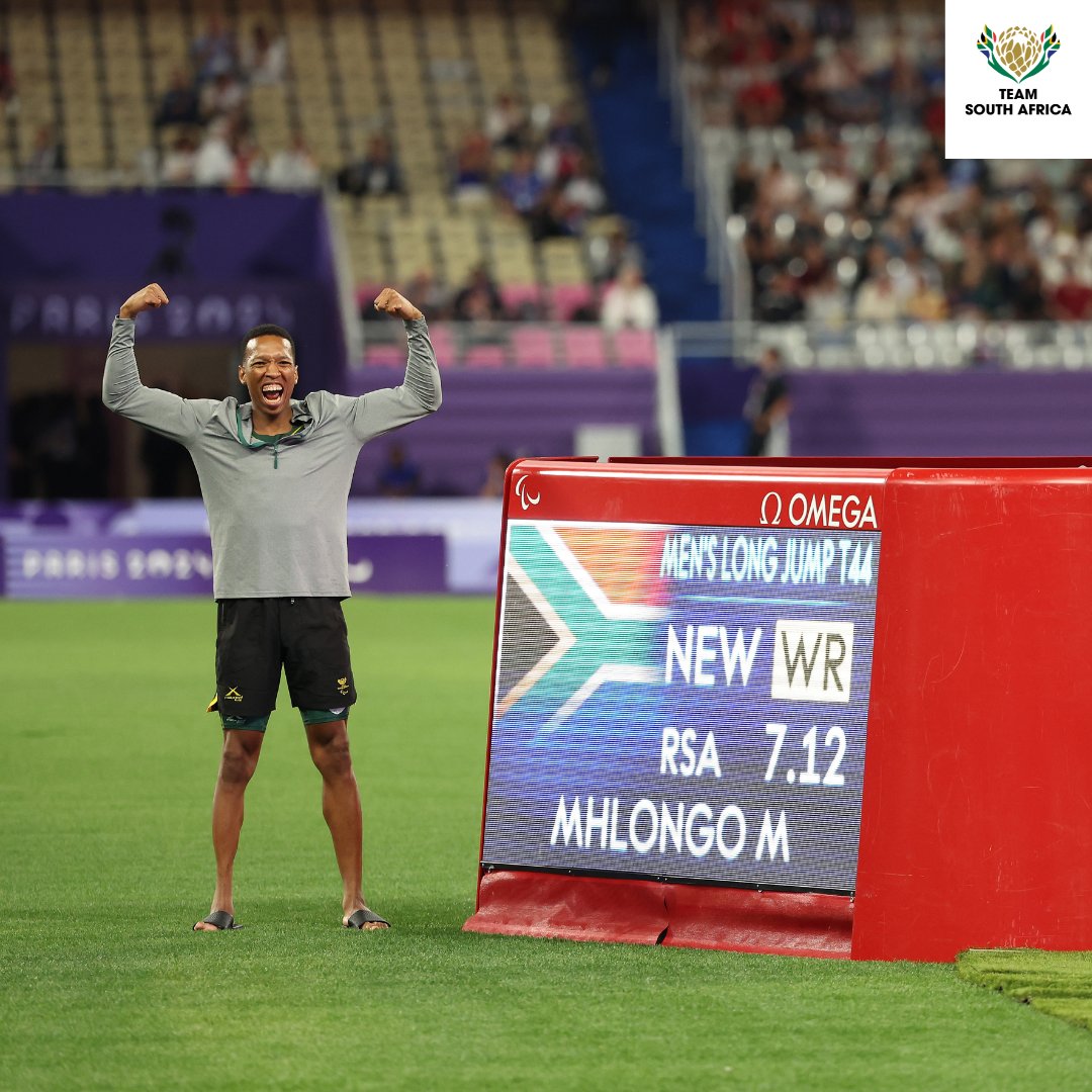 OfficialTeamRSA's tweet photo. 📸 𝙍𝙀𝘾𝙊𝙍𝘿 𝘼𝘾𝙃𝙄𝙀𝙑𝙀𝘿! 🏅

Mpumelelo Mhlongo standing tall next to the result that speaks for itself. 

#TeamSA #ForMyCountry https://t.co/kpEzM0IknZ