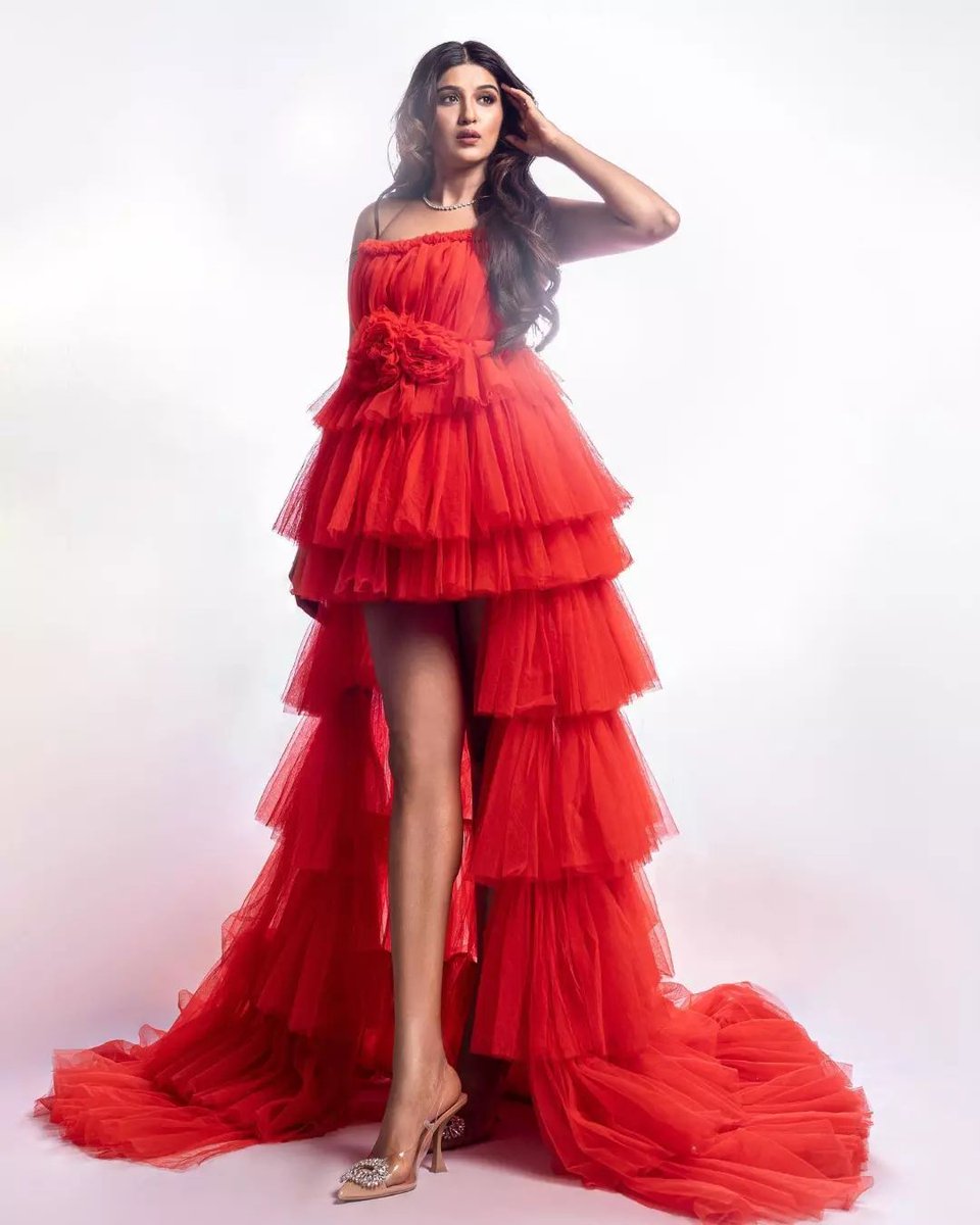 glammodels_hub's tweet photo. Follow @glammodels_hub
Beauties 😍:
Nimrit Kaur Ahluwalia
Shruti Yogi
Wearing 👗: Label D
#SalmanKhan𓃵 #AmirKhan #nimritkaur #labeld #glam #fashion https://t.co/5PVCGCZWX8
