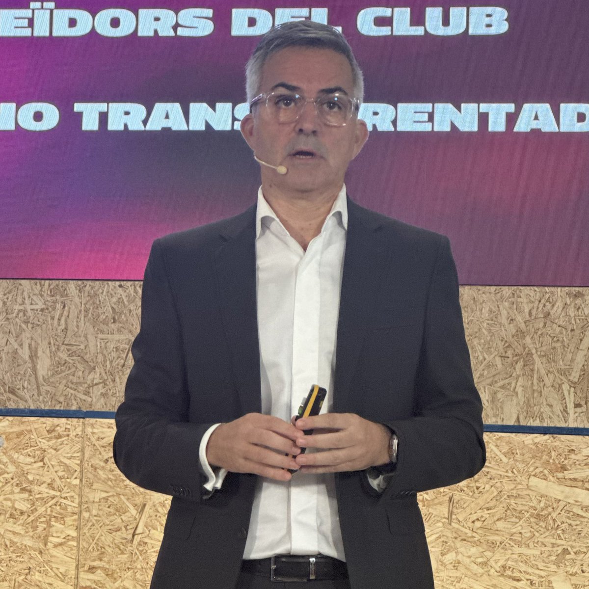 INIE8TAZO's tweet photo. 🗣️ Víctor Font: “Nunca he descartado una moción de censura, pero soy partidario de no comprometer la estabilidad del club. Ahora bien, creo que nos estamos acercando a unas líneas rojas”.

“El avance de elecciones beneficiaría al Barça, que es lo que importa”.

📲 @Guillembp01 https://t.co/VP0YepTHel