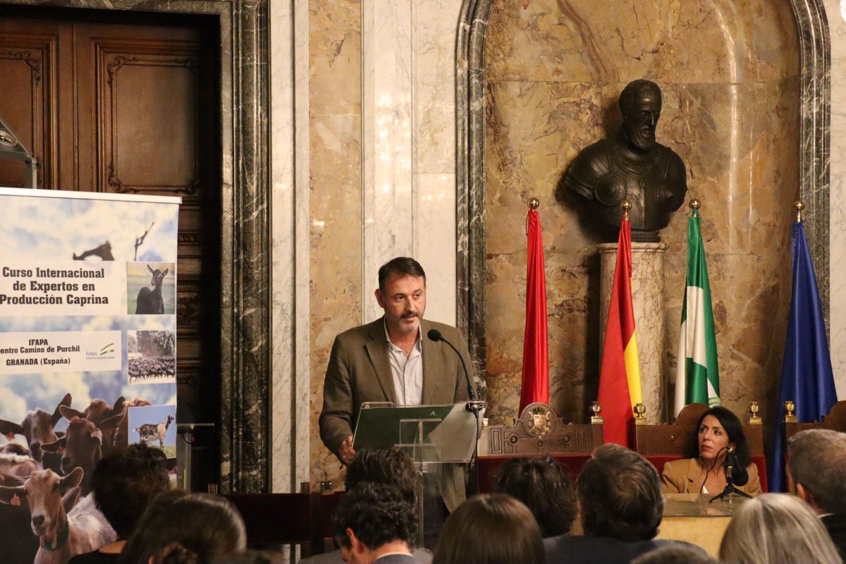 IfapaJunta's tweet photo. La @AndaluciaJunta inaugura en #Granada el I Curso Internacional de Expertos en Producción #Caprina 🐐
Esta formación del #IFAPA busca mejorar la capacitación de los profesionales e intercambiar experiencias de gestión caprina.
🔗Lee la #noticia en: https://t.co/bMM9xSWxhQ https://t.co/xLOdAcOgsh