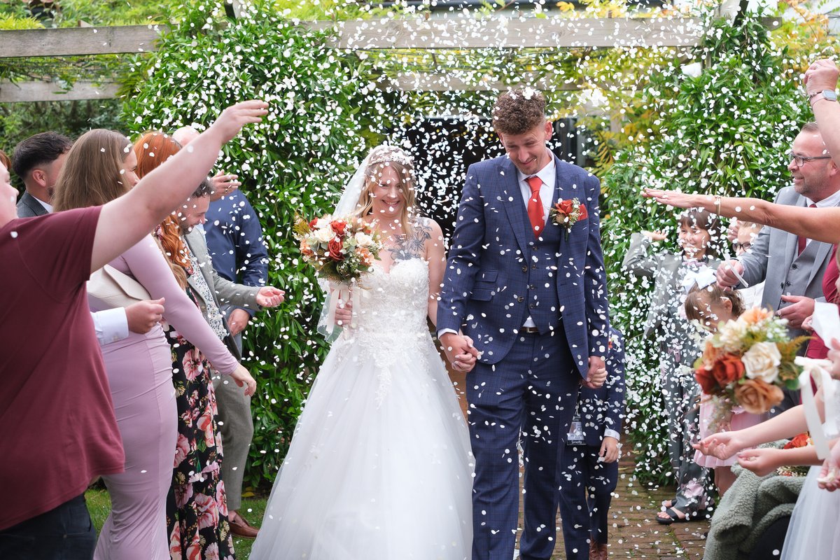 allmanorofevent's tweet photo. Those horses and carriage, that confetti shot, this couple ❤️ The wedding of Amy and Zak at AMOE! Huge congratulations to you both!
📸 Heffs Photography
#wedding #confettishot🎉 #couplegoals #weddingday #suffolkbrides #suffolkwedding #weddinginspiration https://t.co/v6rJ20X09x