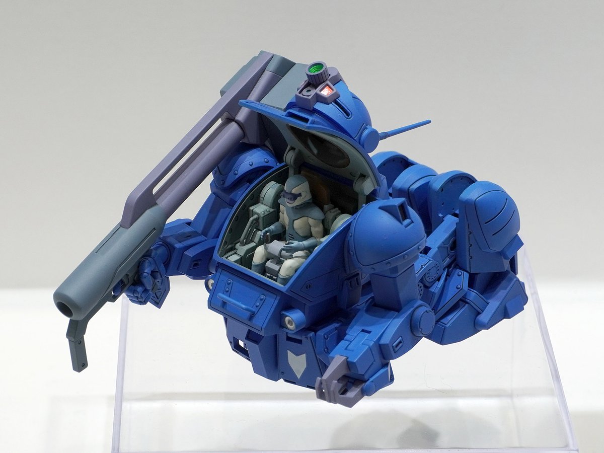 好評発売中の「ストライクドッグ」にコックピット、降着機構を再現した