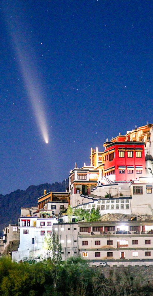 Choldan Gasha (@choldang) on Twitter photo C/2023 A3 (Tsuchinshan–ATLAS) and thiksay monastery Ladakh .
#CometC2023A3 #thiksaymonastery #ladakh
#Astrophotography <a href="/IIABengaluru/">IIAstrophysics</a> C/2023 A3 (Tsuchinshan–ATLAS) and thiksay monastery Ladakh .
#CometC2023A3 #thiksaymonastery #ladakh
#Astrophotography <a href="/IIABengaluru/">IIAstrophysics</a>