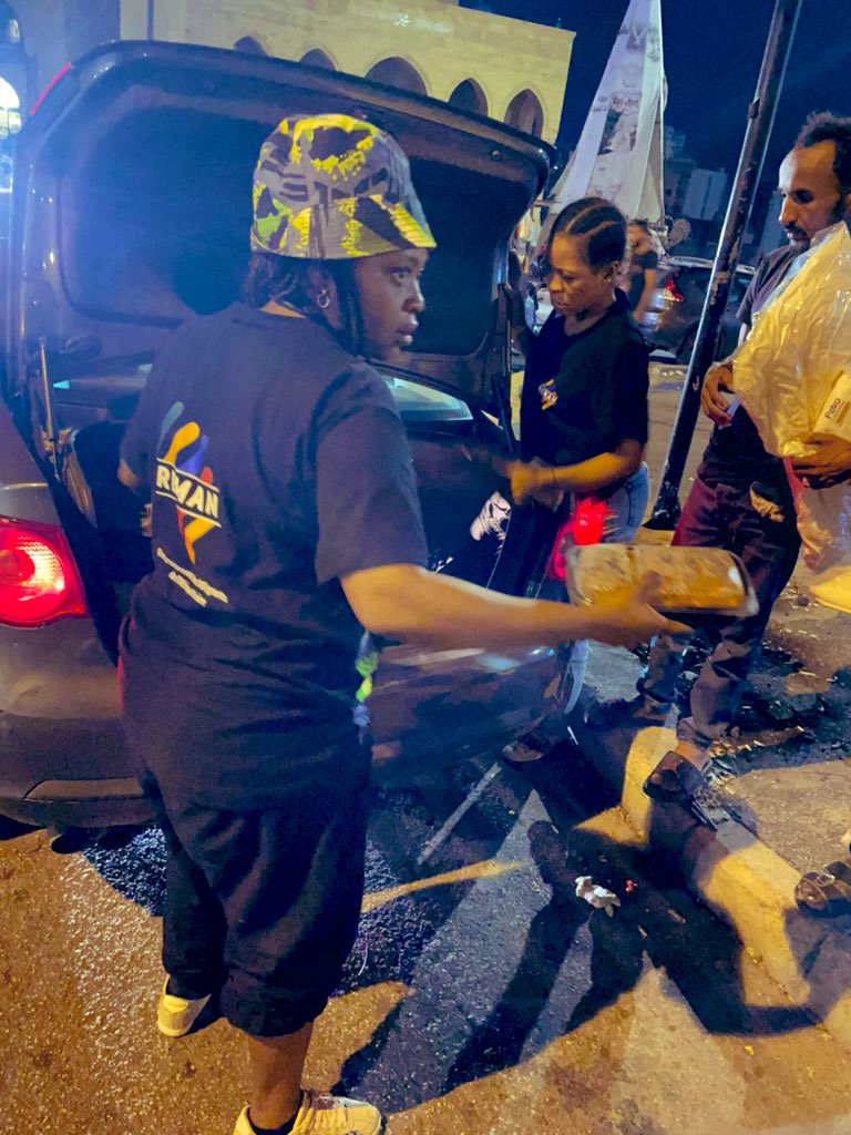 L’aide humanitaire pour les déplacés de la guerre . Nous assistons tous le monde avec des oreilles des couvertures des repas chaud de l’eau des matelas. Vos dons sauvent des vies continuez de faire des dons 

gofundme.com/f/please-help-…