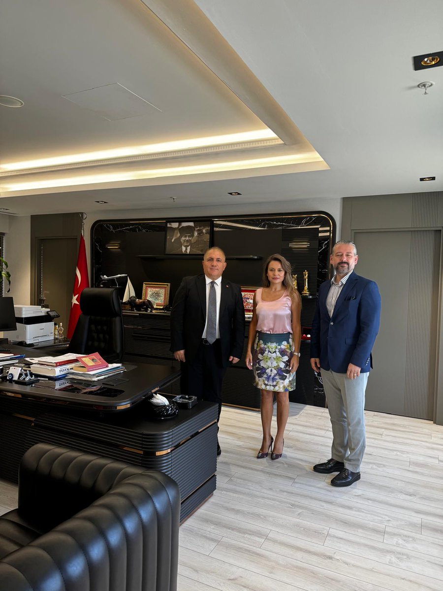Yeliz Gül (@yelizgulege) on Twitter photo Antalya Vali Yardımcımız Sn. Suat Seyitoğlu'nu makamında ziyaretimden. Gizli kahramanları var bu kentin. Ve ilk karşılama ve uğurlama kapıları, onlardan sorulur . <a href="/suatseyitoglu/">Dr.Suat Seyitoğlu</a> <a href="/antalya_airport/">Fraport TAV Antalya Airport</a> <a href="/AntalyaValilik/">T.C. Antalya Valiliği</a> Antalya Vali Yardımcımız Sn. Suat Seyitoğlu'nu makamında ziyaretimden. Gizli kahramanları var bu kentin. Ve ilk karşılama ve uğurlama kapıları, onlardan sorulur . <a href="/suatseyitoglu/">Dr.Suat Seyitoğlu</a> <a href="/antalya_airport/">Fraport TAV Antalya Airport</a> <a href="/AntalyaValilik/">T.C. Antalya Valiliği</a>