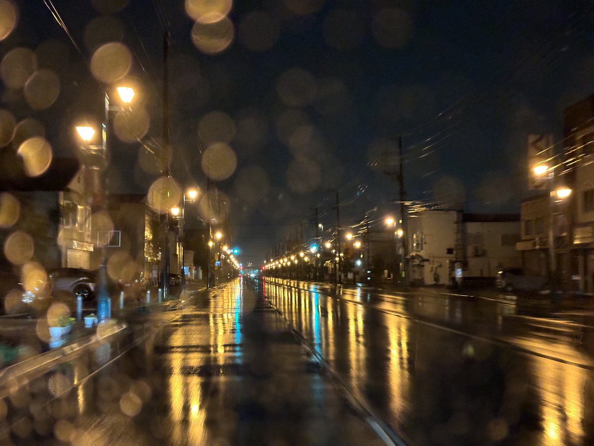 TKB71940186's tweet photo. #街灯
 #雨
 #リフレクション https://t.co/p2DeMivPOq