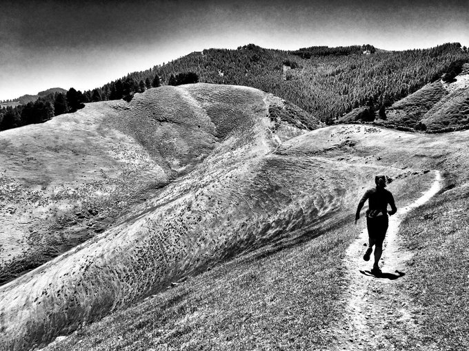 RunningOnX's tweet photo. “I hated every minute of training, but I said, ‘Don’t quit. Suffer now and live the rest of your life as a champion." #RIPMuhammadAli
#runningmotivation #ultrarunning #keeprunning #Running #Runner #RunningLife #RunningMotivation #TrailRunning #Endurance #Quotes #Runningquote https://t.co/WZKUUiMaXf