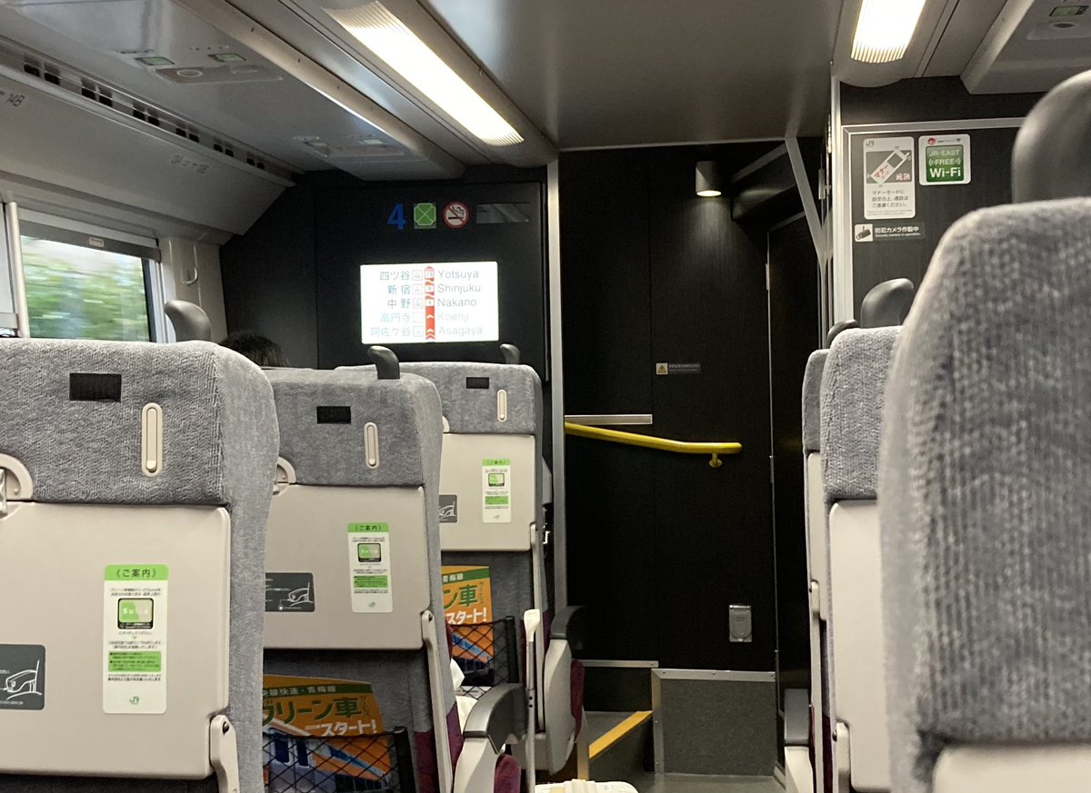 Mo60955758's tweet photo. 10/13朝　中央線グリーン車に遭遇　今は無料ということで乗ってみた https://t.co/g0tHn6IO9U