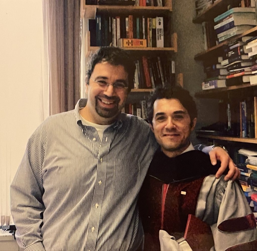 Geçen yıl benden Daron Hoca hakkında bir makale yazmamı istemişlerdi. Makalenin giriş kısmında Daron Hoca’nın akademik etkisini anlatmak için o güne kadar aldığı atıf sayısını yazarak başlamıştım (215,000). Makaleyi bitirip atıf sayısını tekrar kontrol ettiğimde, tam 25,000 yeni