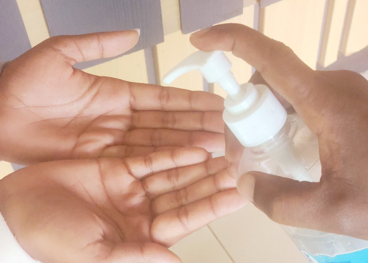 SecretMemoryRw's tweet image. Dutangiye umunsi muremure,
Irinde,rinda abandi iki cyorezo.
Buri gihe ibuka ko mbere yo gutangira akazi ukwiye gukoresha umuti wica udukoko uzwi nka #HandSanitizer.
#StopMarbug
TUZATSINDA KANDI VUBA.